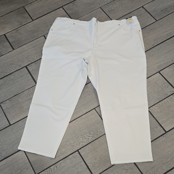 Terra & Sky Women’s White Jeans 28W Plus Size Straight Leg Denim Pants NWT - Picture 1 of 8